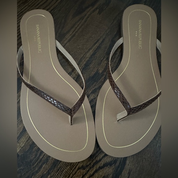 Banana Republic leather flip flops - Picture 2 of 3